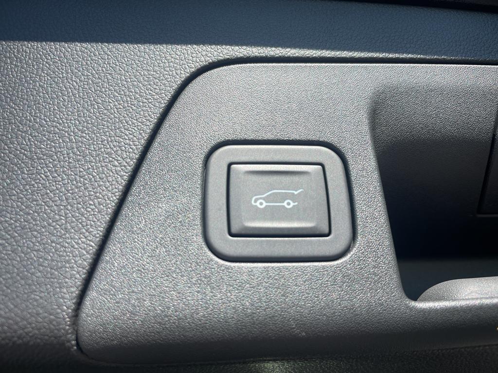 new 2025 Buick Envision car, priced at $47,595