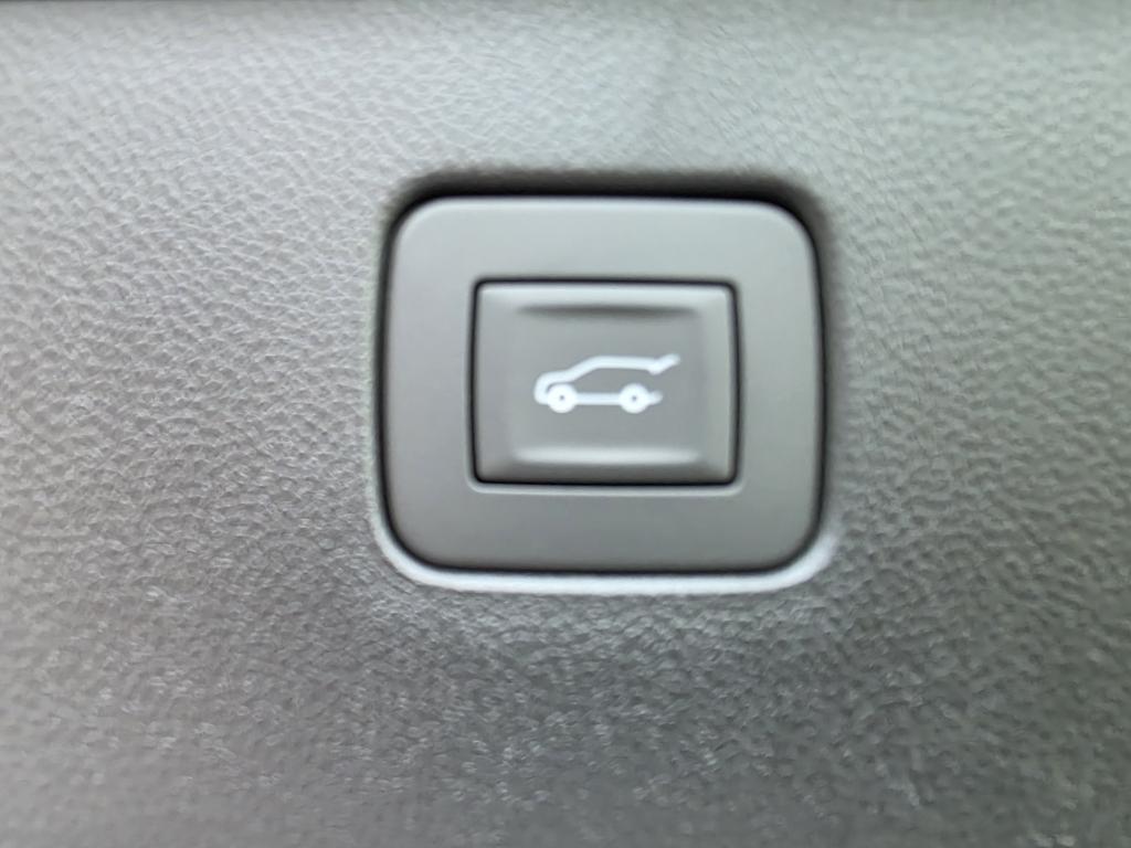 new 2025 Buick Envista car, priced at $27,280