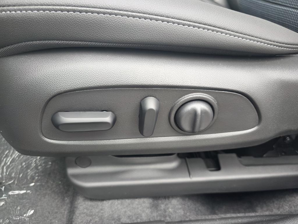 new 2025 Buick Envista car, priced at $27,280