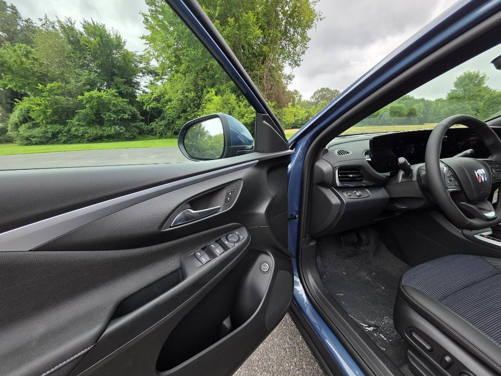 new 2025 Buick Envista car, priced at $27,280