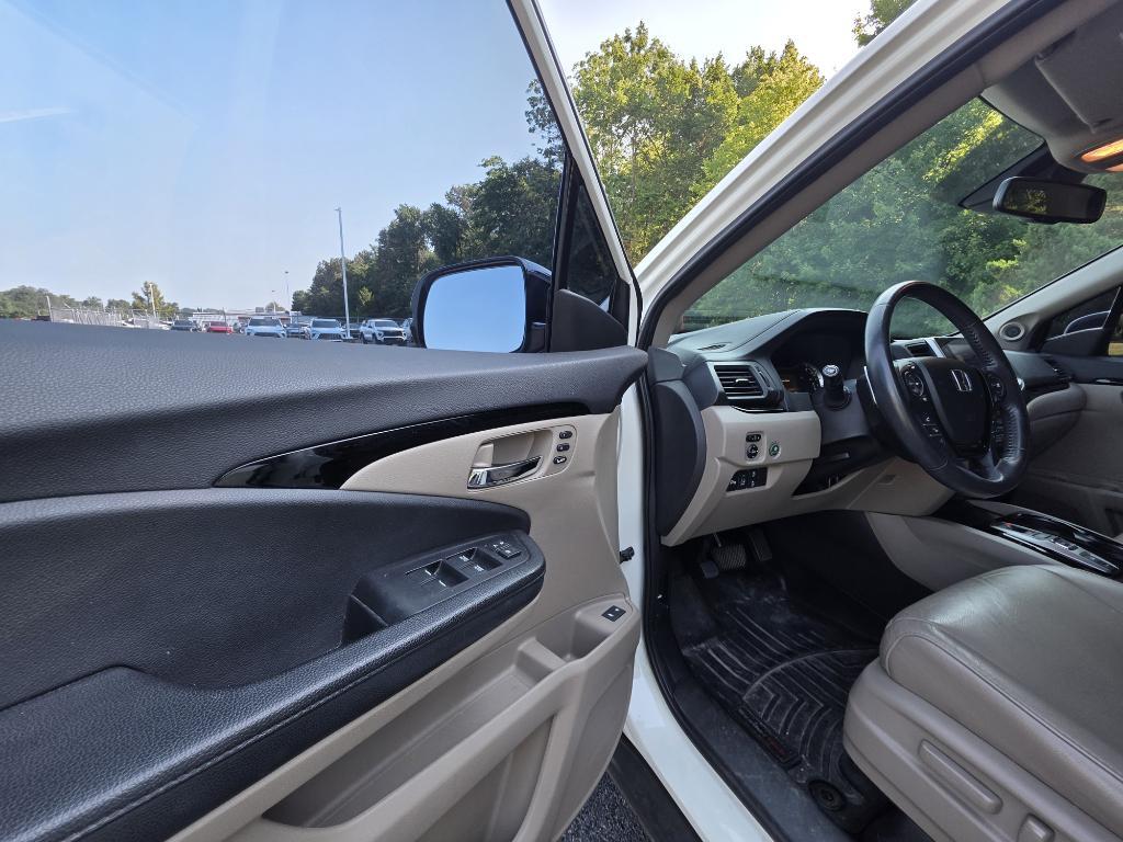 used 2017 Honda Pilot car, priced at $21,995