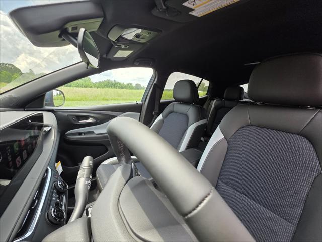 new 2025 Buick Envista car, priced at $26,725
