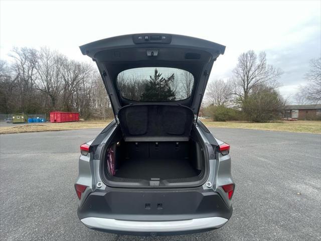 new 2025 Buick Envista car, priced at $25,290