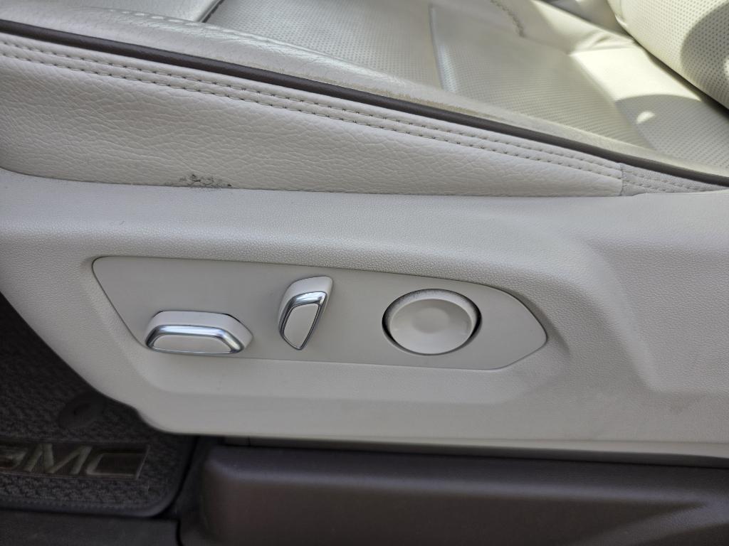 used 2022 GMC Yukon car, priced at $61,995