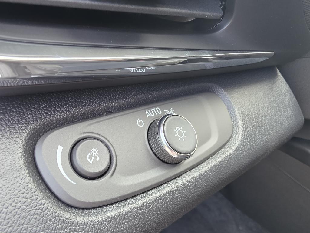 new 2025 Buick Envista car, priced at $26,785