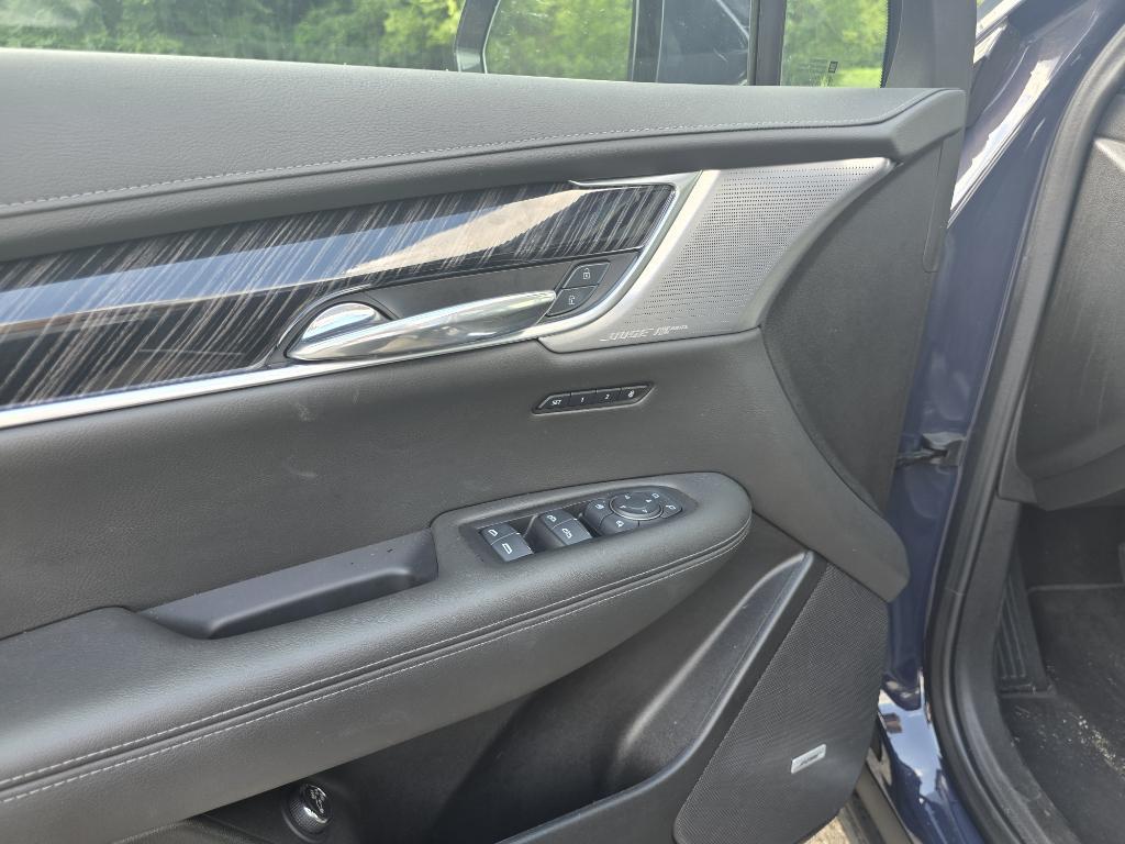 used 2025 Cadillac XT6 car, priced at $45,995