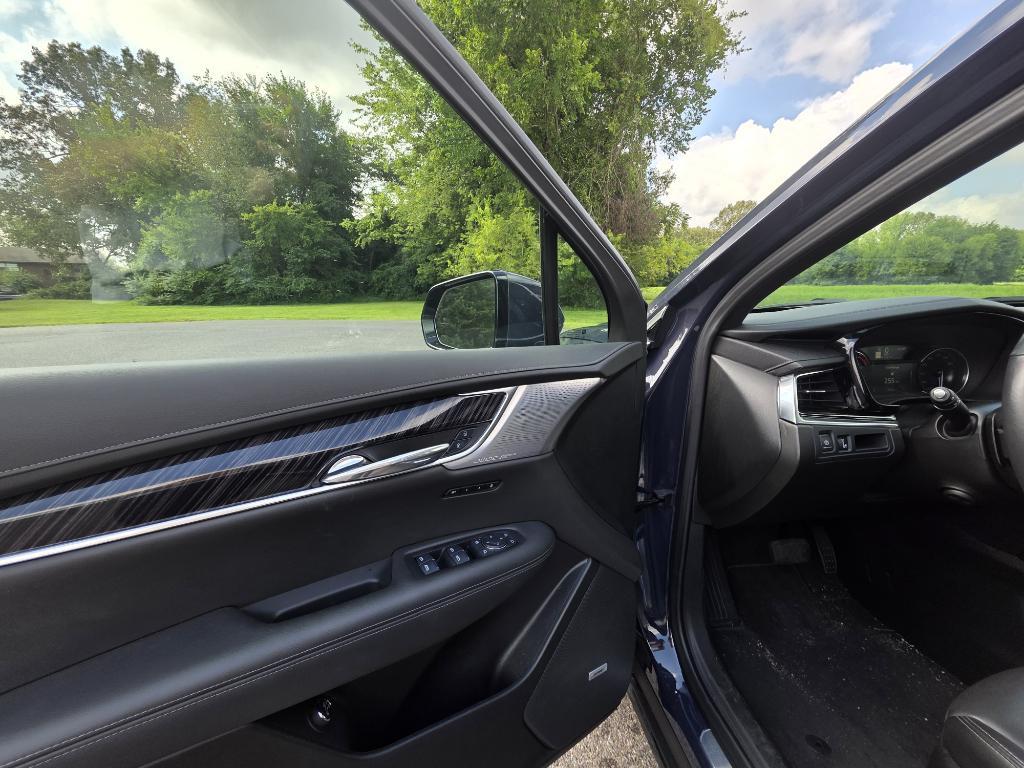 used 2025 Cadillac XT6 car, priced at $45,995