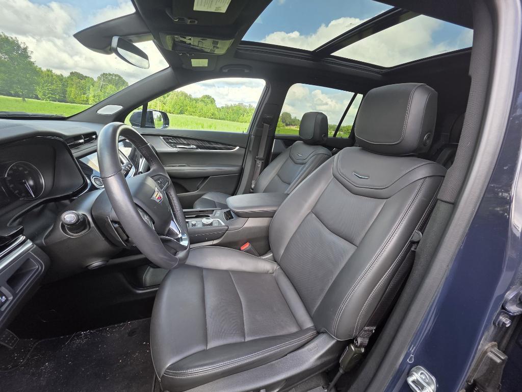 used 2025 Cadillac XT6 car, priced at $45,995