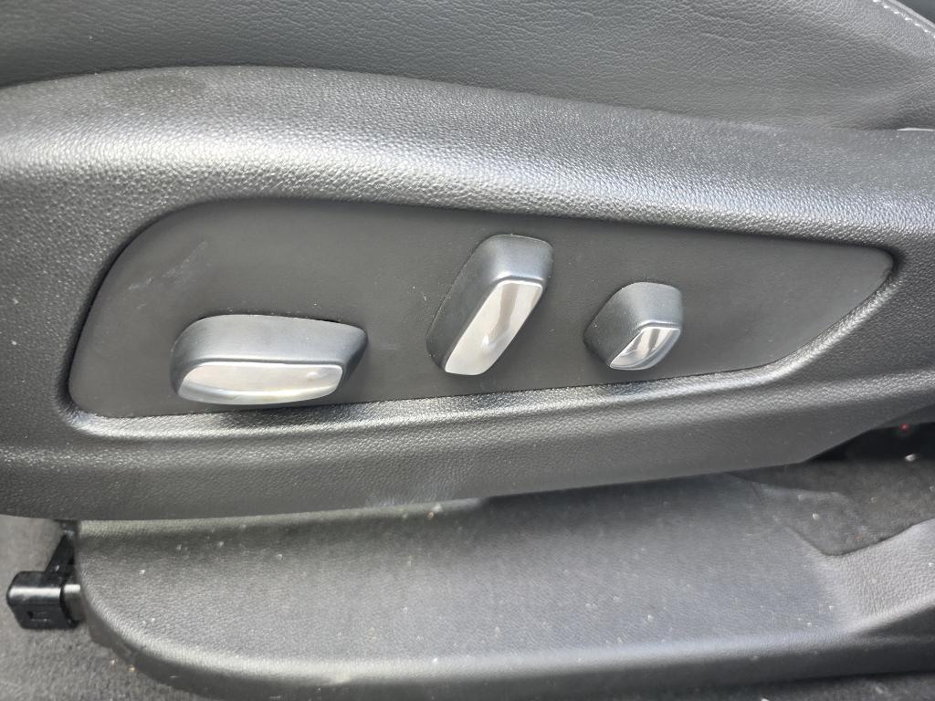 used 2025 Cadillac XT6 car, priced at $45,995