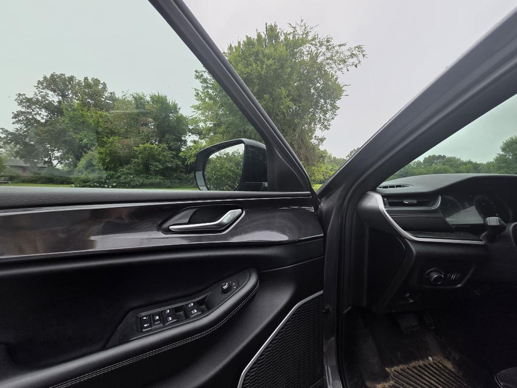 used 2022 Jeep Grand Cherokee car, priced at $28,995