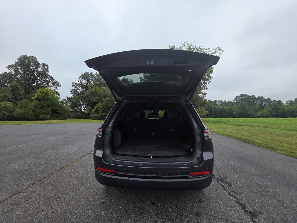 used 2022 Jeep Grand Cherokee car, priced at $28,995