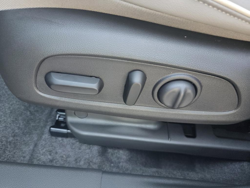 new 2025 Buick Envista car, priced at $31,625