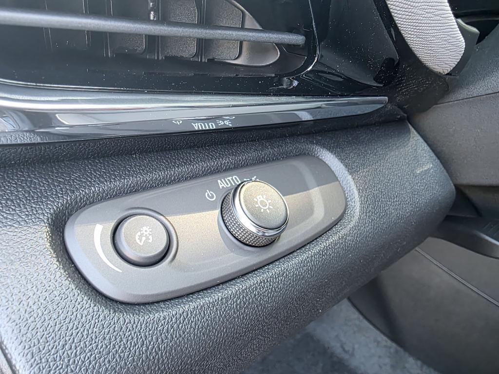 new 2025 Buick Envista car, priced at $31,625