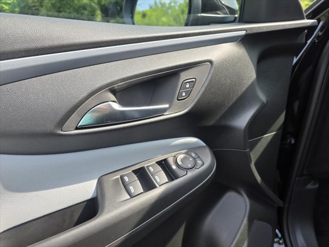 new 2025 Buick Envista car, priced at $26,725