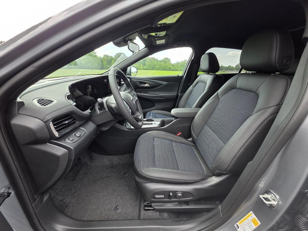new 2025 Buick Envista car, priced at $27,280