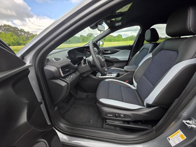 new 2025 Buick Envista car, priced at $26,725