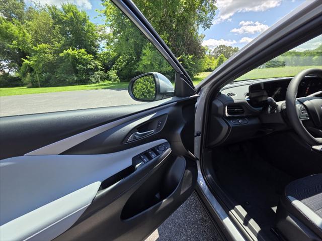new 2025 Buick Envista car, priced at $25,730