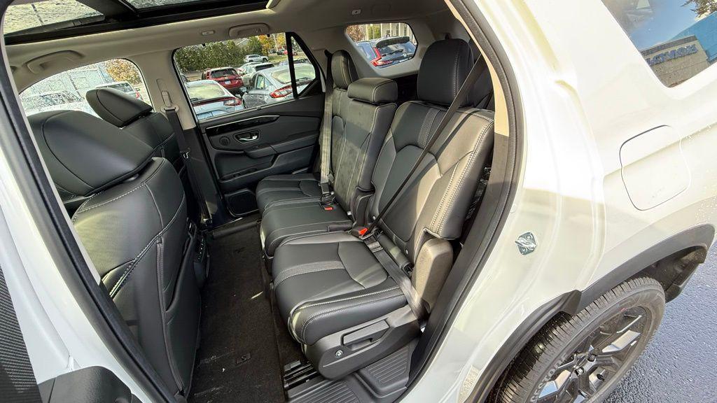new 2025 Honda Pilot car, priced at $48,423