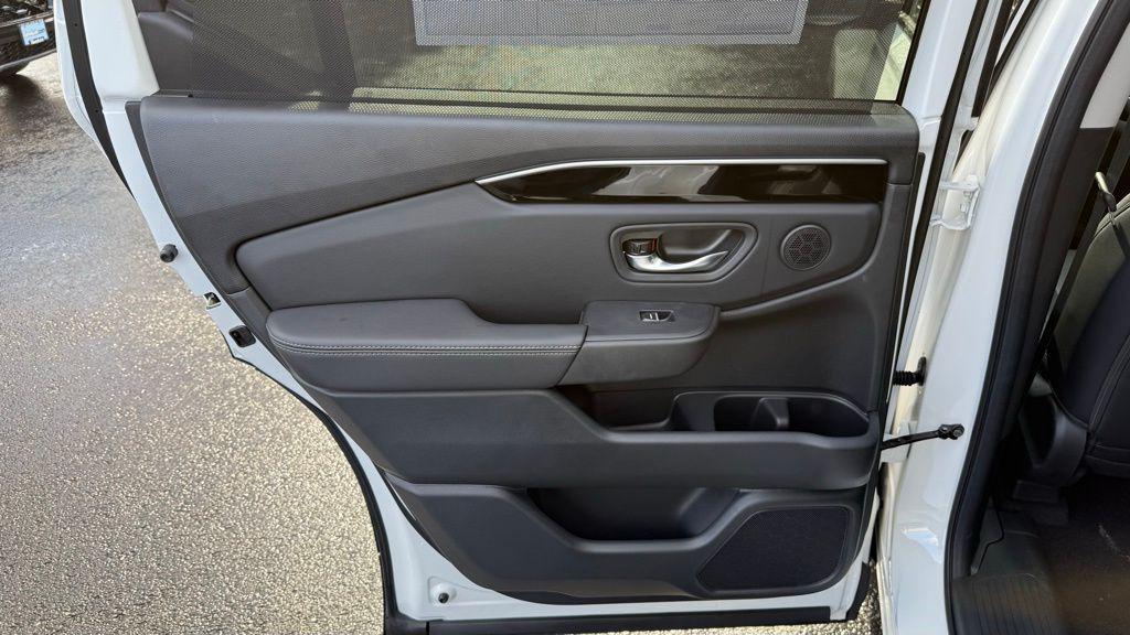 new 2025 Honda Pilot car, priced at $48,423