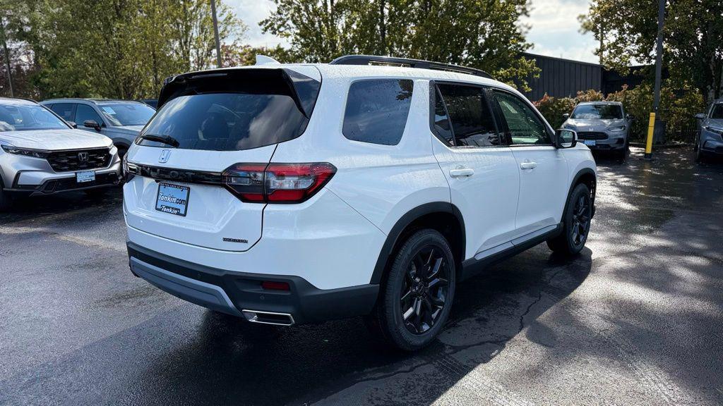new 2025 Honda Pilot car, priced at $48,423