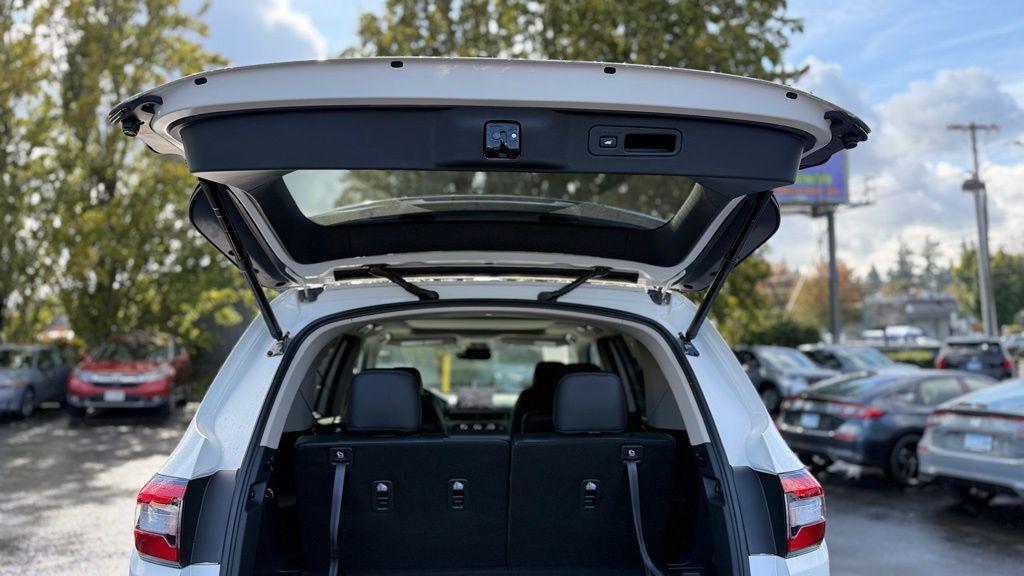 new 2025 Honda Pilot car, priced at $48,423