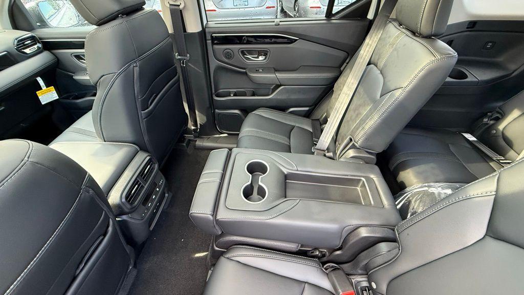 new 2025 Honda Pilot car, priced at $48,423