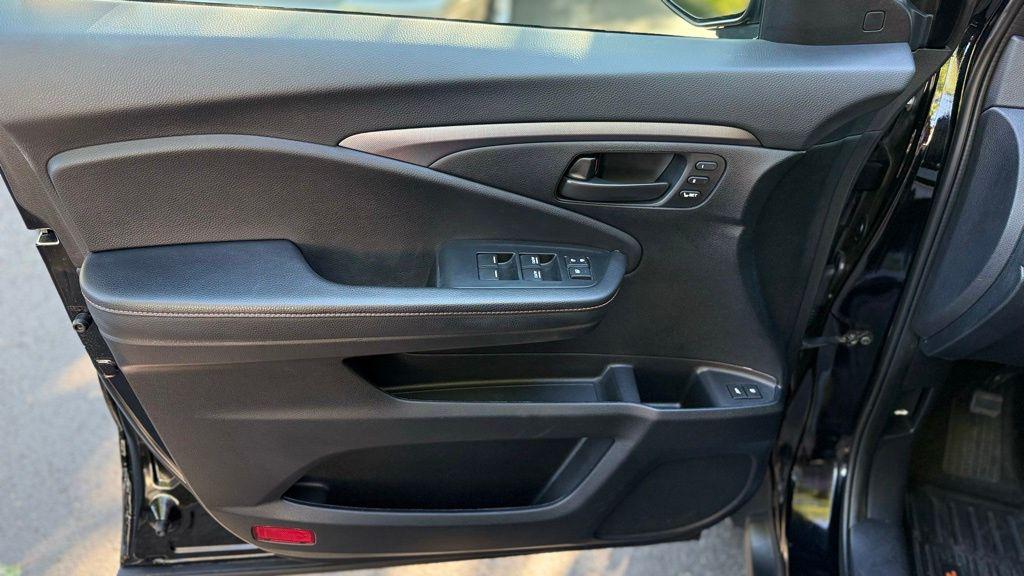 used 2022 Honda Passport car, priced at $36,204