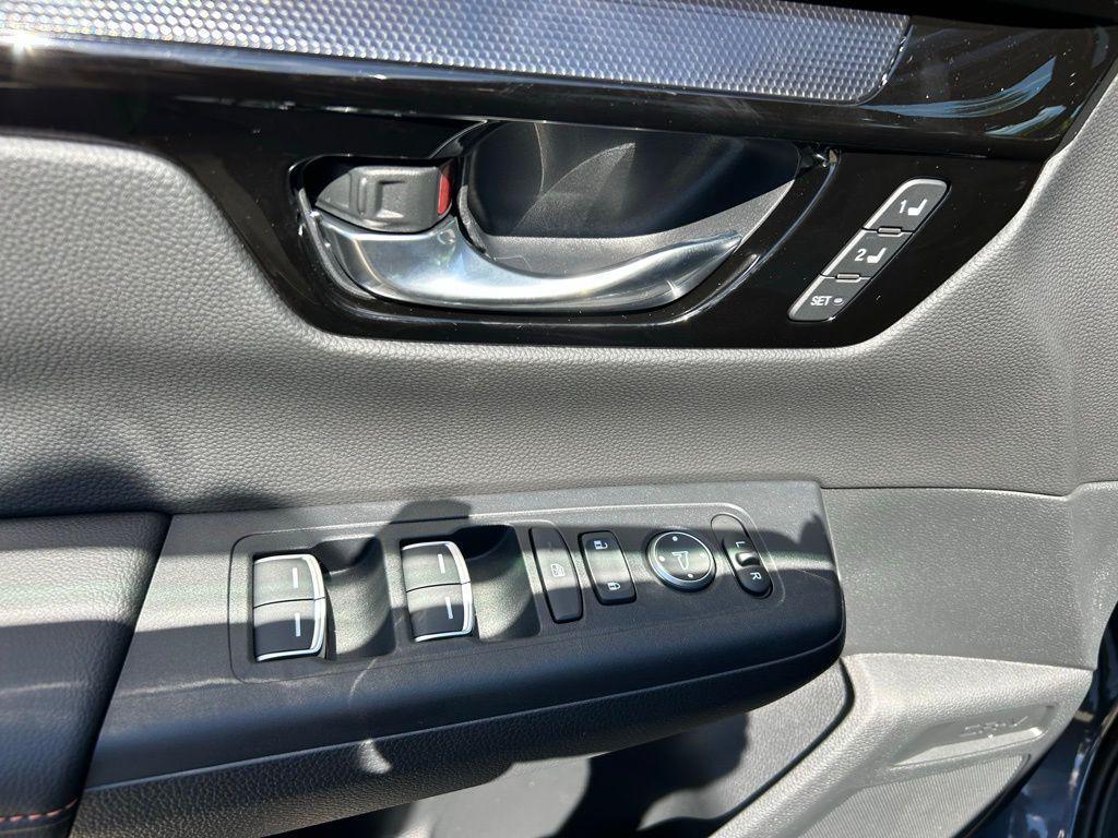 new 2026 Honda CR-V Hybrid car, priced at $43,645