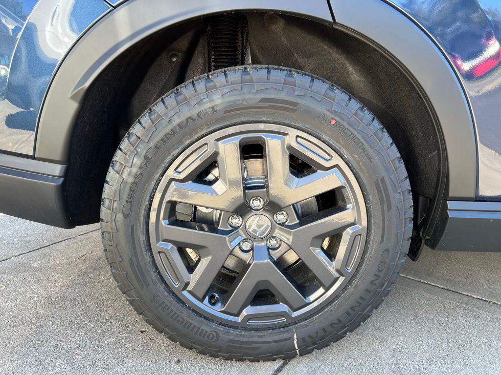new 2026 Honda CR-V Hybrid car, priced at $40,250