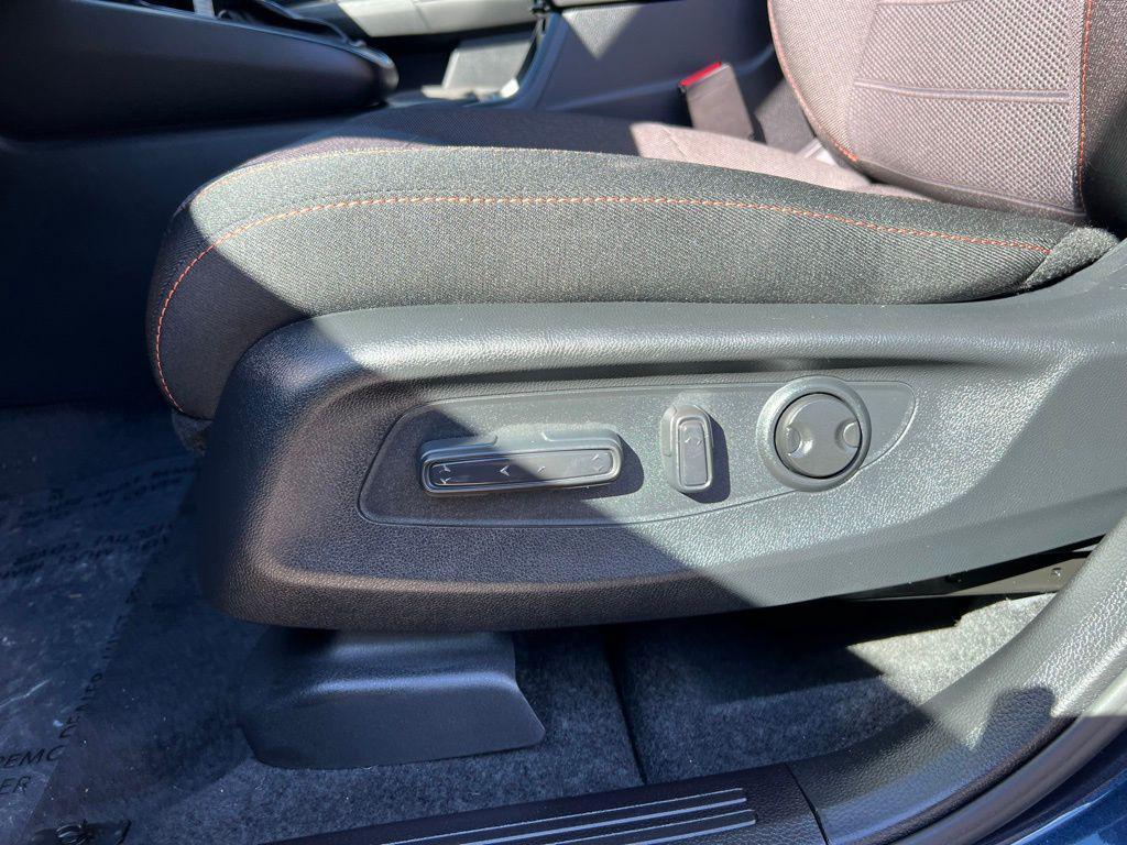 new 2026 Honda CR-V Hybrid car, priced at $40,250