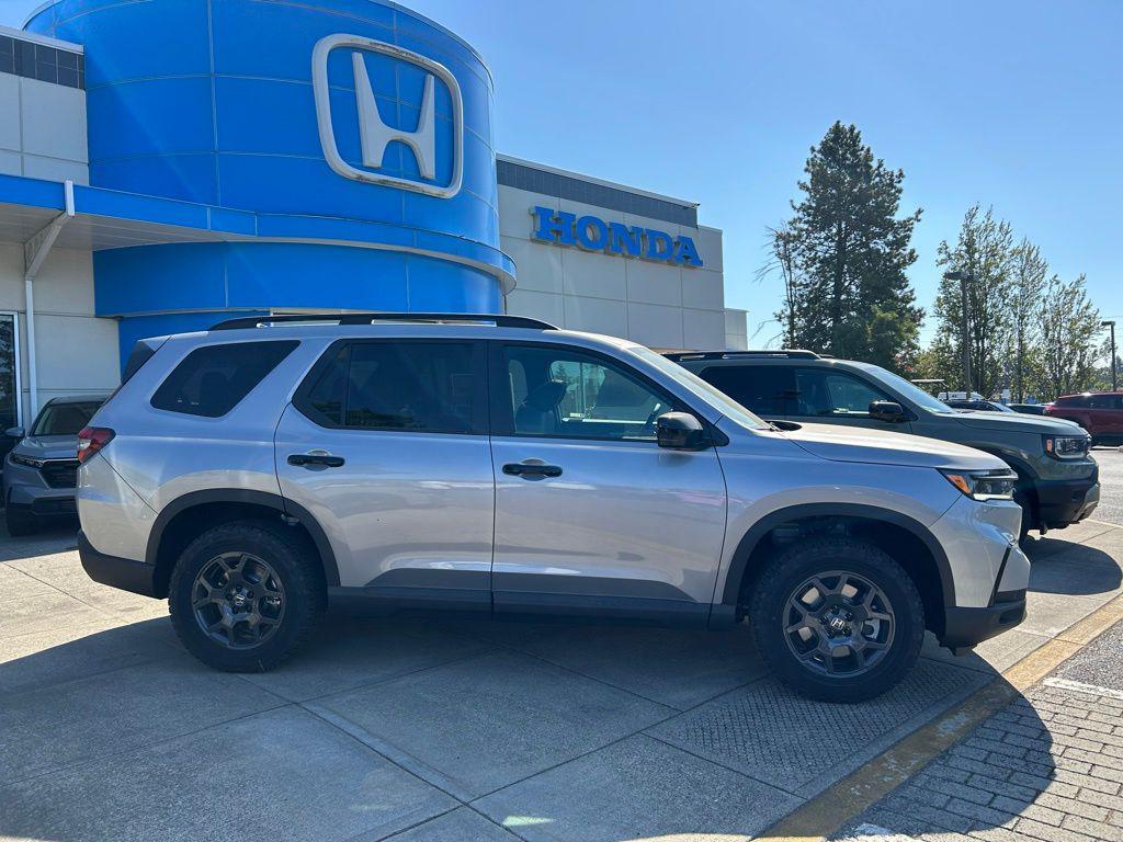 new 2025 Honda Pilot car, priced at $50,895