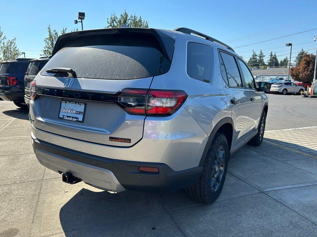 new 2025 Honda Pilot car, priced at $50,895