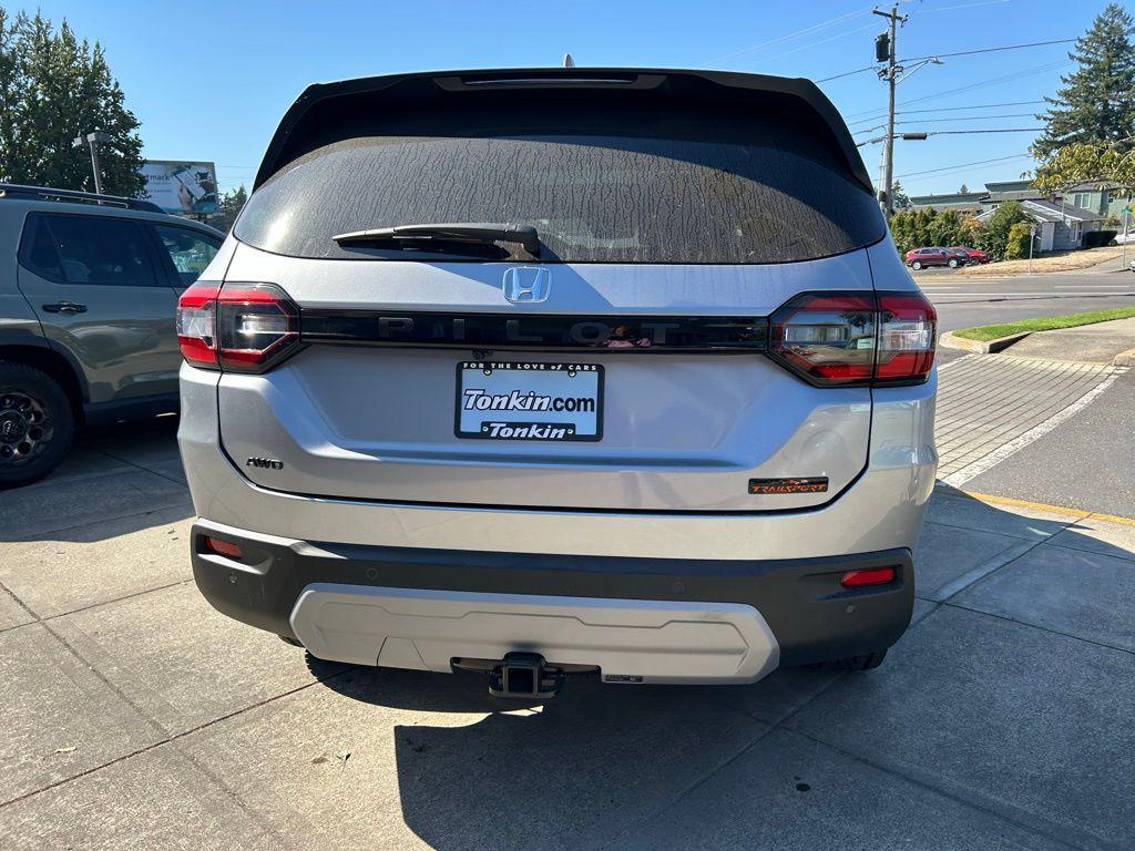 new 2025 Honda Pilot car, priced at $50,895