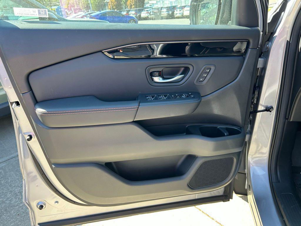 new 2025 Honda Pilot car, priced at $50,895