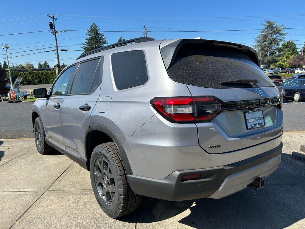 new 2025 Honda Pilot car, priced at $50,895