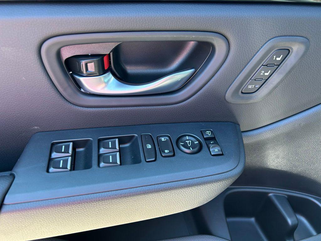 new 2025 Honda Pilot car, priced at $50,895