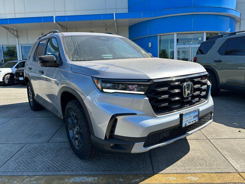 new 2025 Honda Pilot car, priced at $50,895