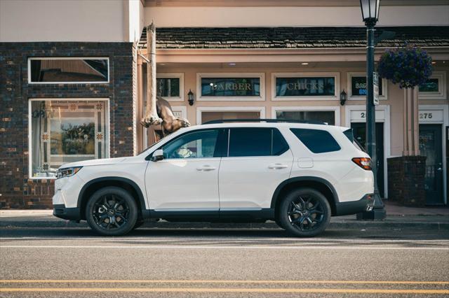 new 2025 Honda Pilot car, priced at $49,066