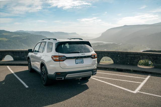 new 2025 Honda Pilot car, priced at $49,066