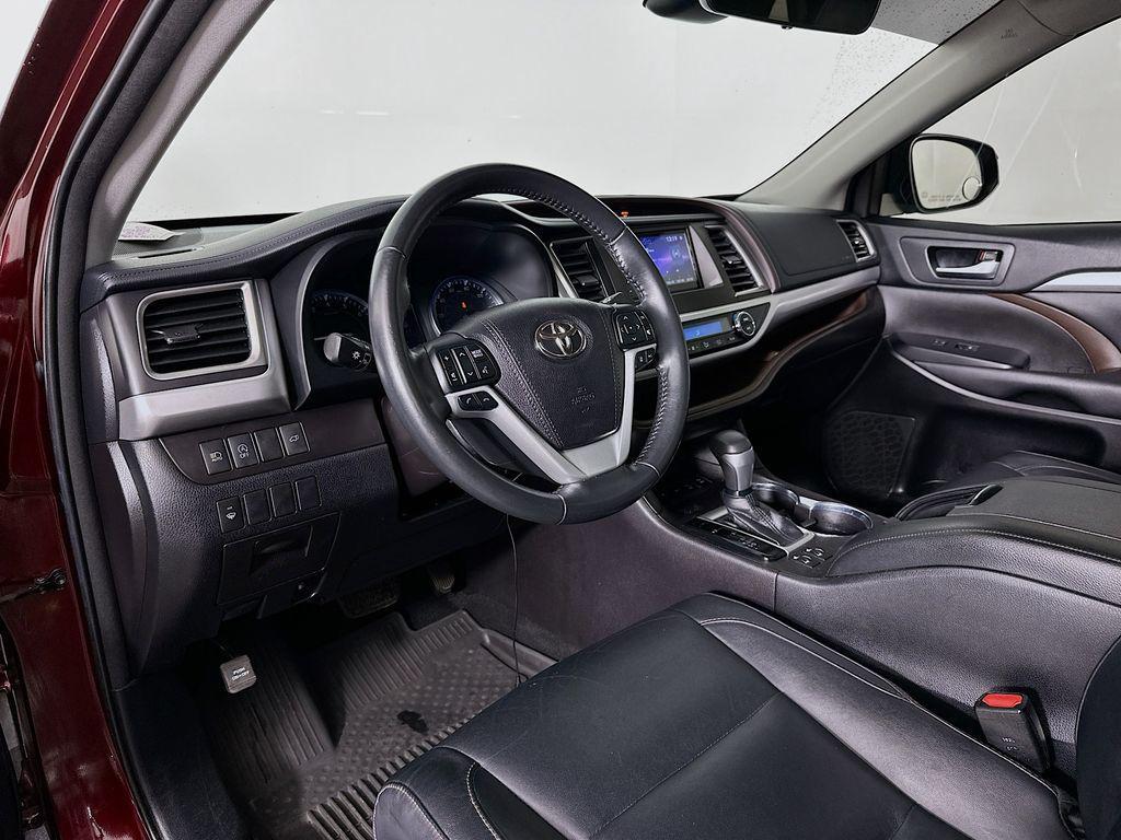 used 2018 Toyota Highlander car, priced at $26,762