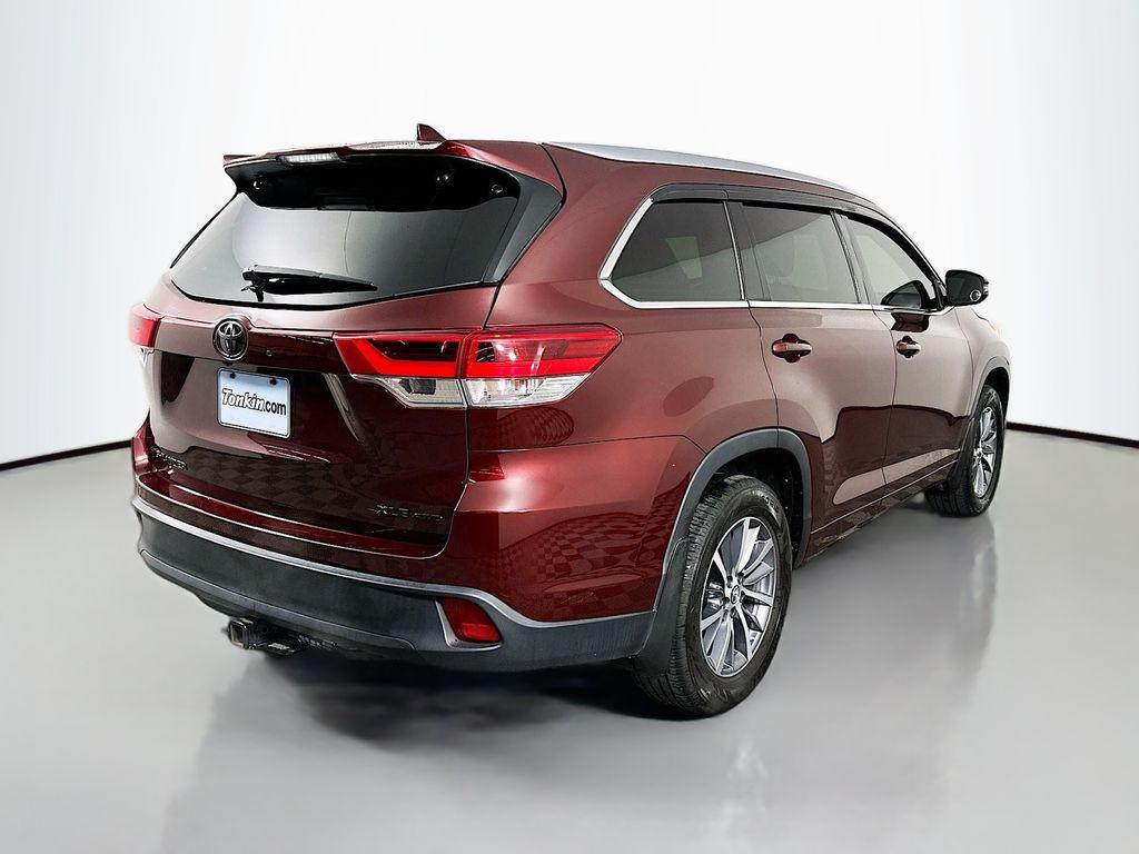 used 2018 Toyota Highlander car, priced at $26,762