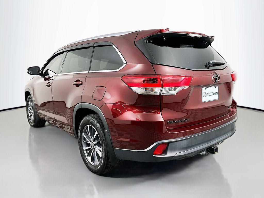 used 2018 Toyota Highlander car, priced at $26,762