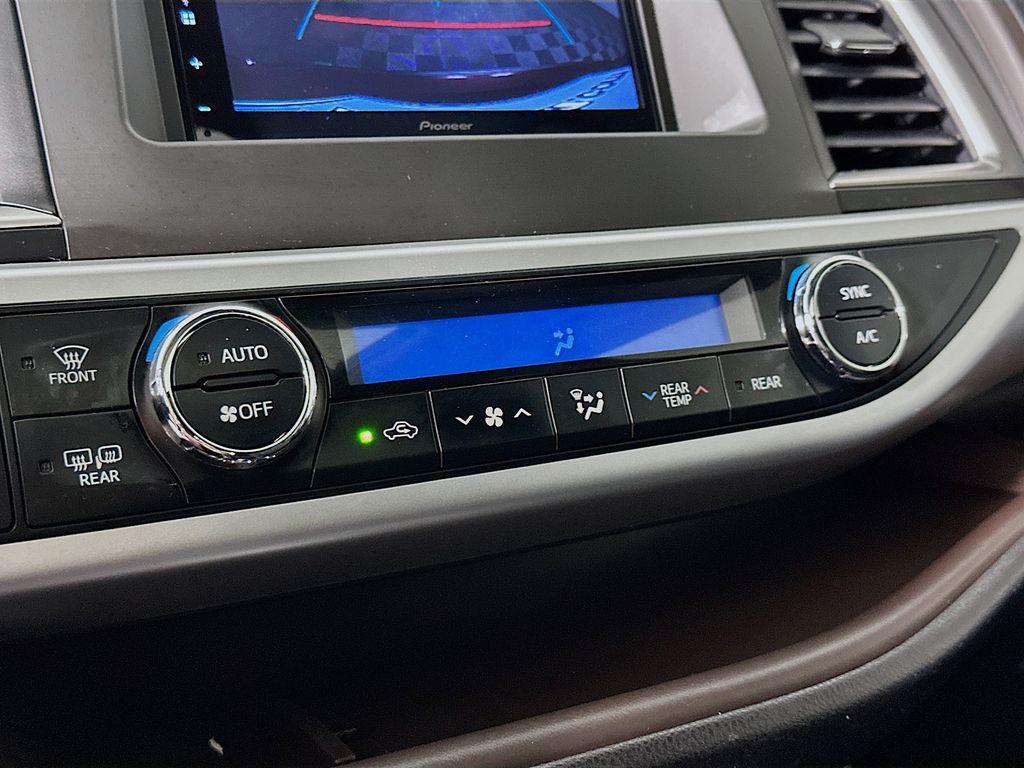 used 2018 Toyota Highlander car, priced at $26,762