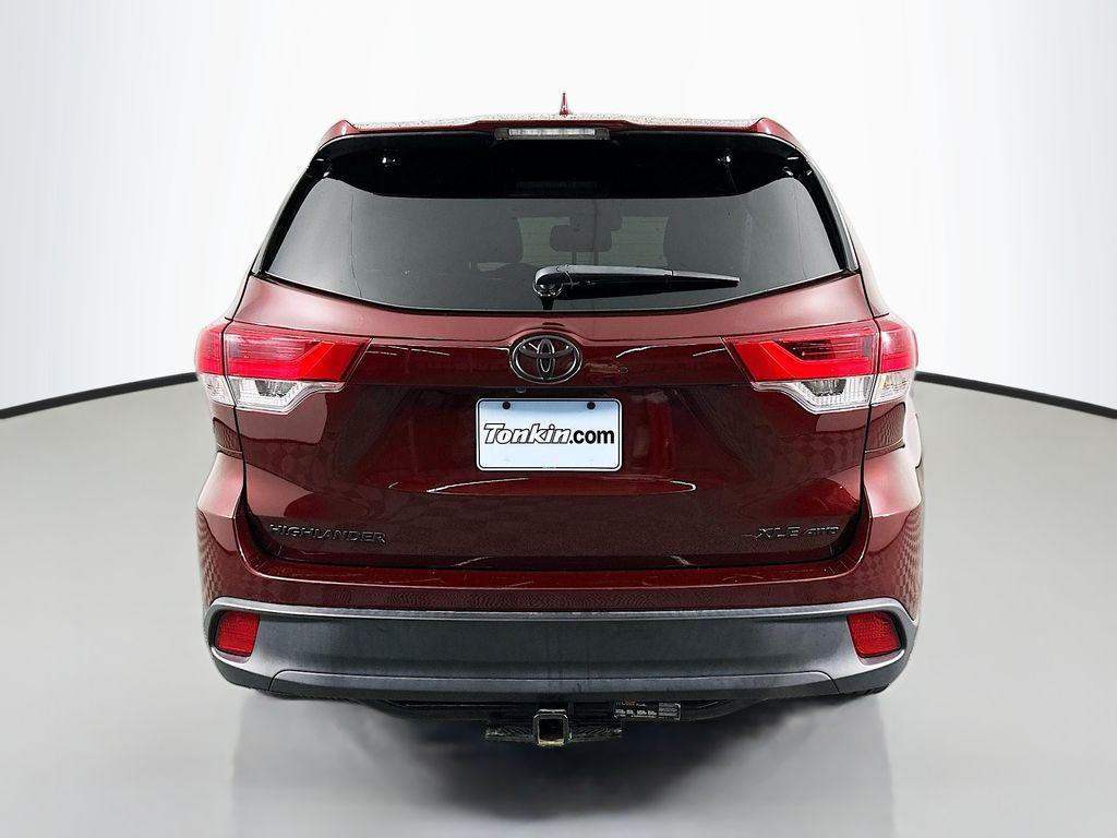 used 2018 Toyota Highlander car, priced at $26,762