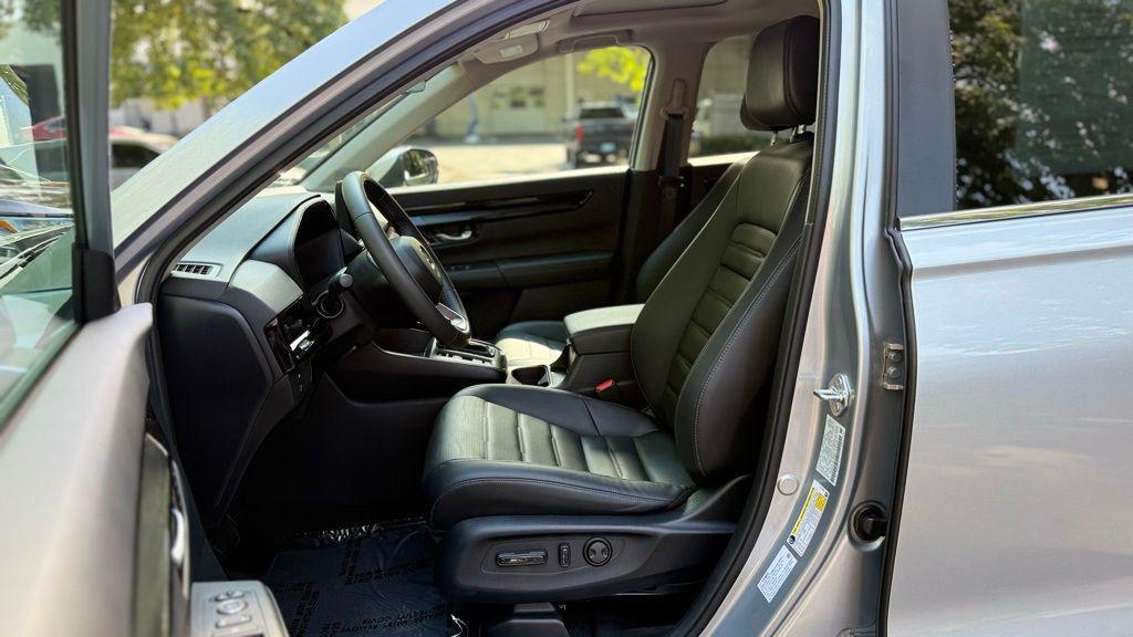 used 2025 Honda CR-V car, priced at $34,923