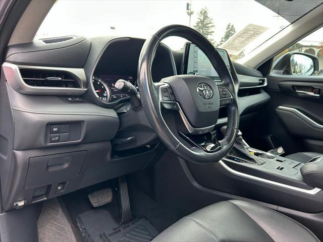 used 2021 Toyota Highlander car, priced at $34,649