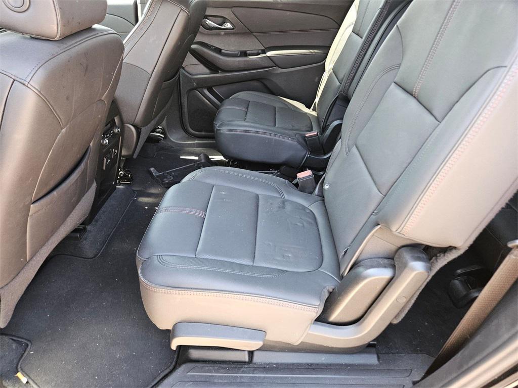 used 2023 Chevrolet Traverse car, priced at $28,800
