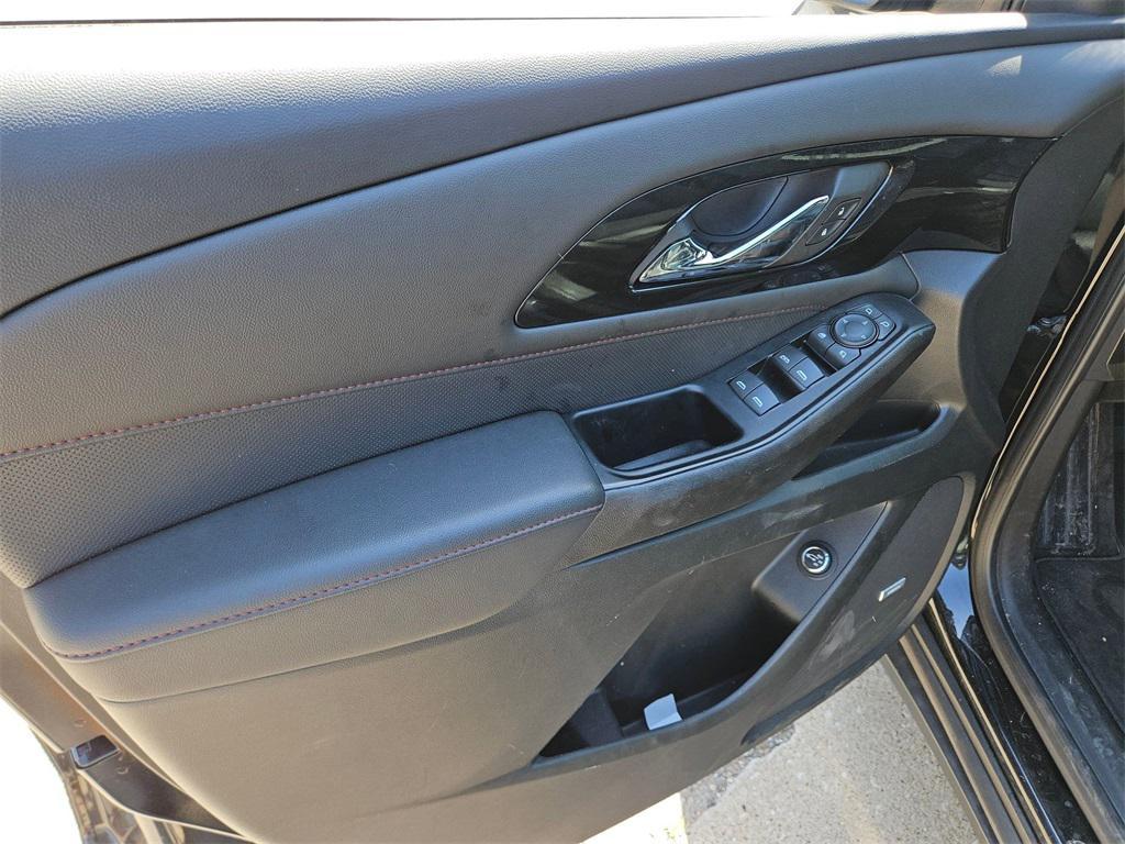 used 2023 Chevrolet Traverse car, priced at $28,800