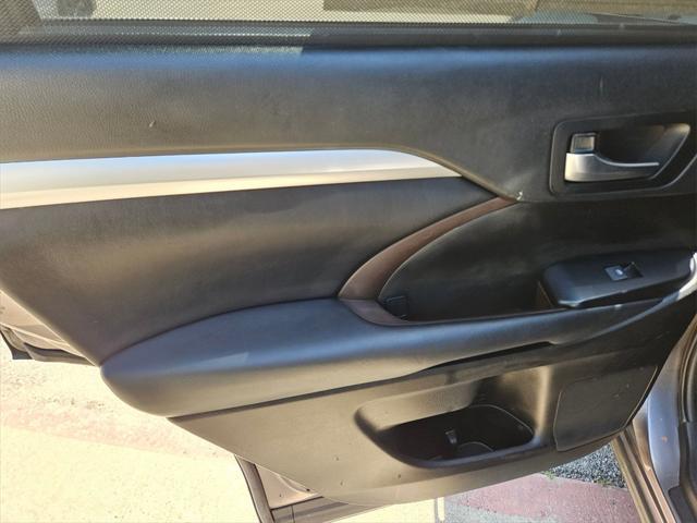 used 2019 Toyota Highlander car, priced at $22,000