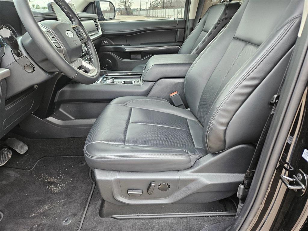 used 2024 Ford Expedition car, priced at $43,500